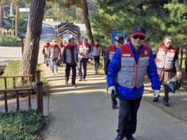 충남임우회, 가을철 산불 예방·산지 정화 앞장 기사 이미지